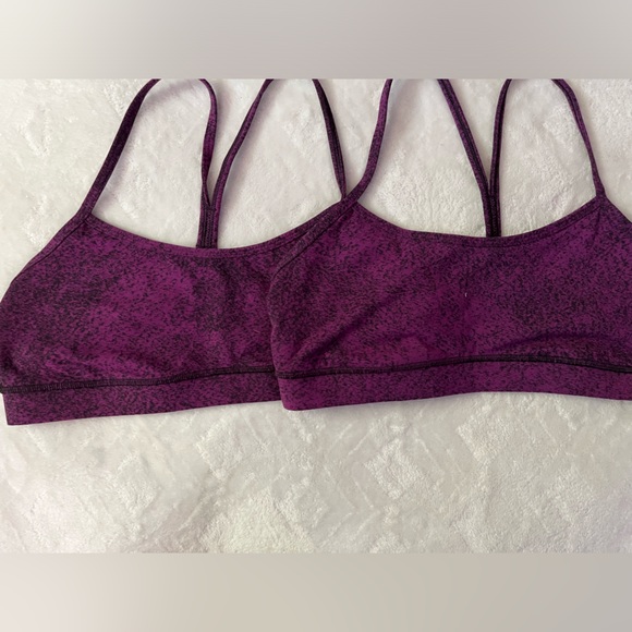 Lululemon flow y bra IV.                                        READ DESCRIPTION - Picture 2 of 5